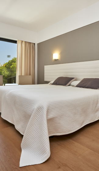 habitacion familiar hotel spa sentrador playa serrano hotels