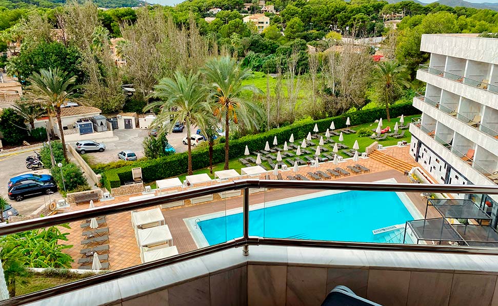 Double Pool side hotel serrano palace